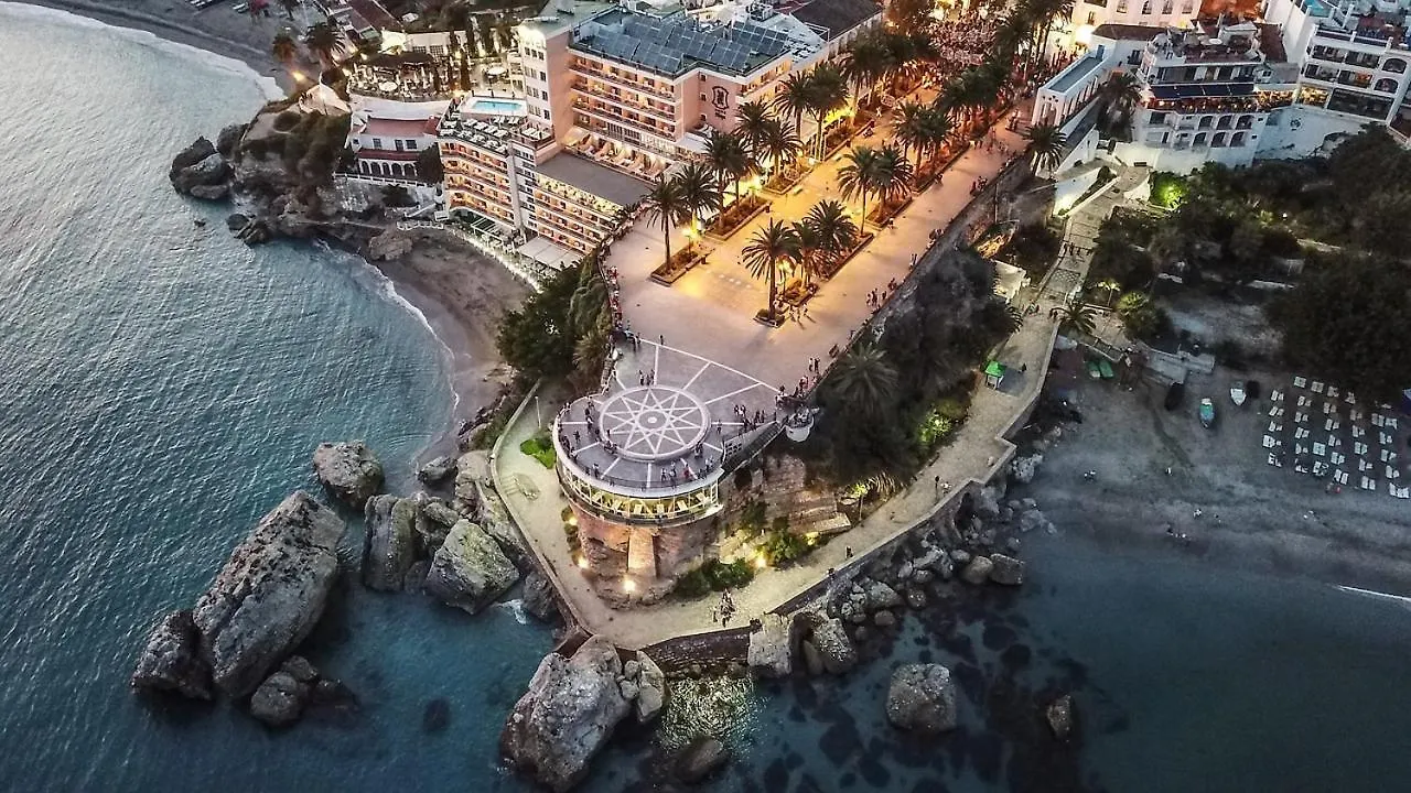 Casa vacanze Beach Villa ,Nerja, Seaview, Pool, 3 Bedrooms, Huge Terrace And Garden