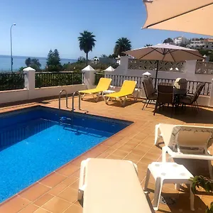 https://casa-rosi-vistas-al-mar-piscina-privada-y-a-a.hotelsinnerja.org